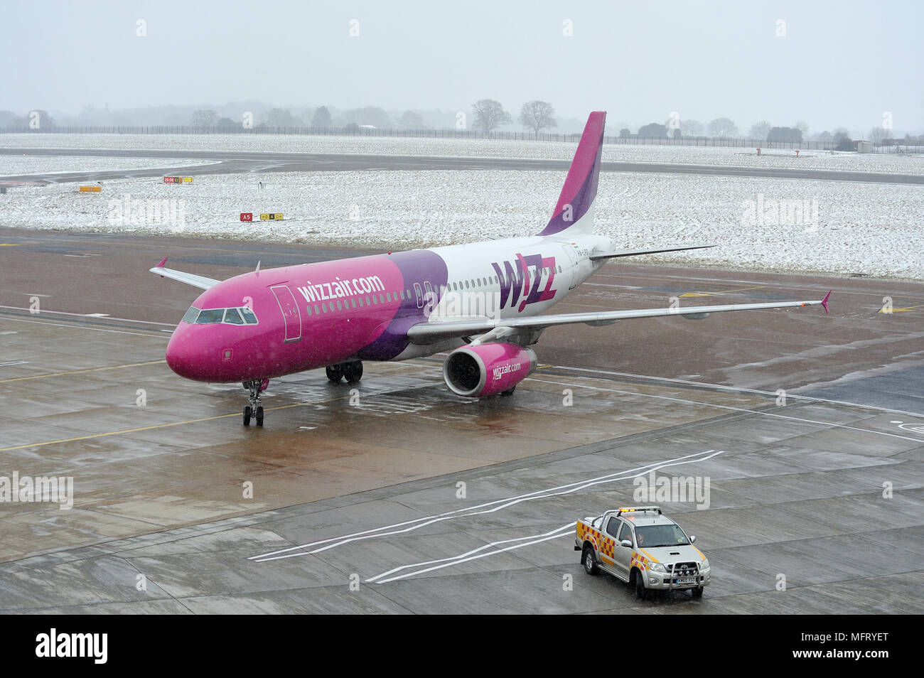 Wizz Air Jet all'Aeroporto di Luton, Bedfordshire, England, Regno Unito Foto Stock