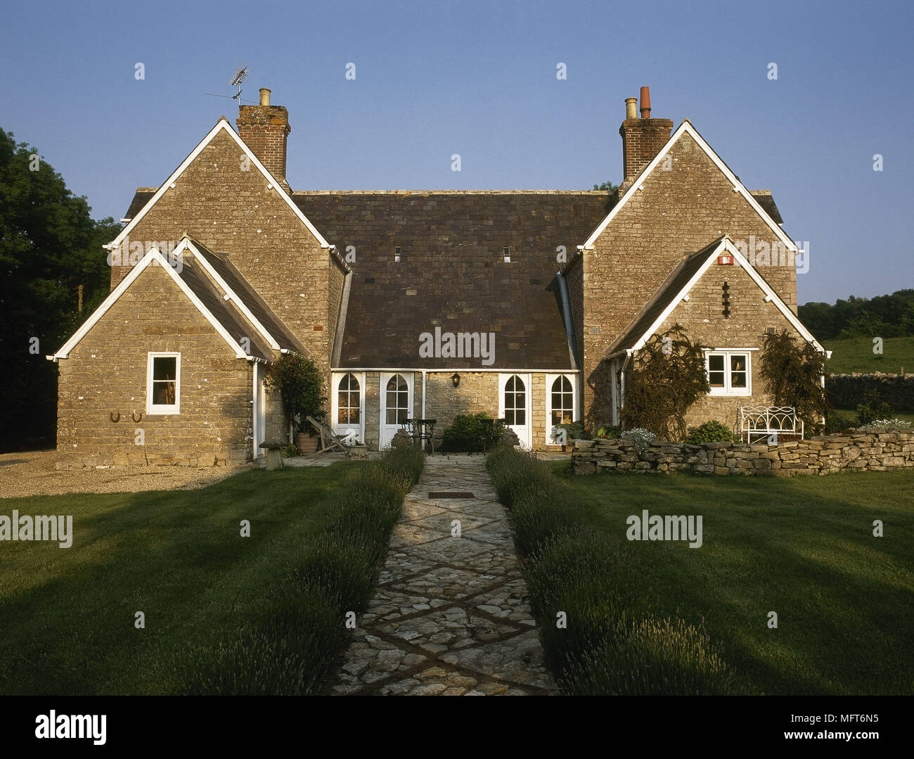 Esterno casale in pietra case esterni di architettura Foto Stock