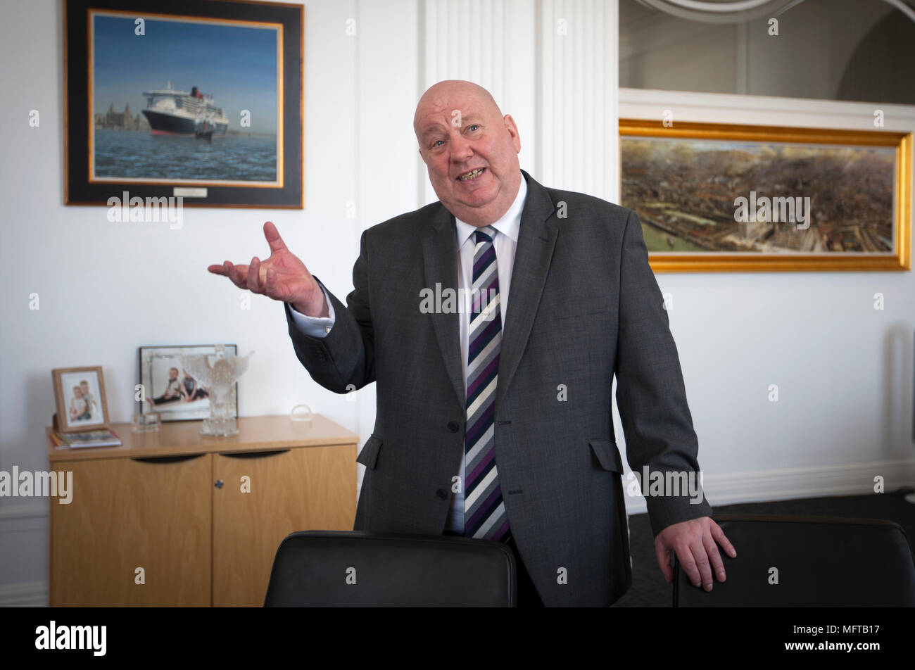 Il Sindaco di Liverpool, Cllr Joe Anderson, raffigurata nell'ufficio del sindaco entro la Cunard Building in Liverpool. Foto Stock