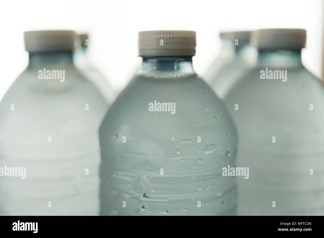 Acqua ghiacciata con condensazione per il rinfresco dopo esercizio Foto Stock