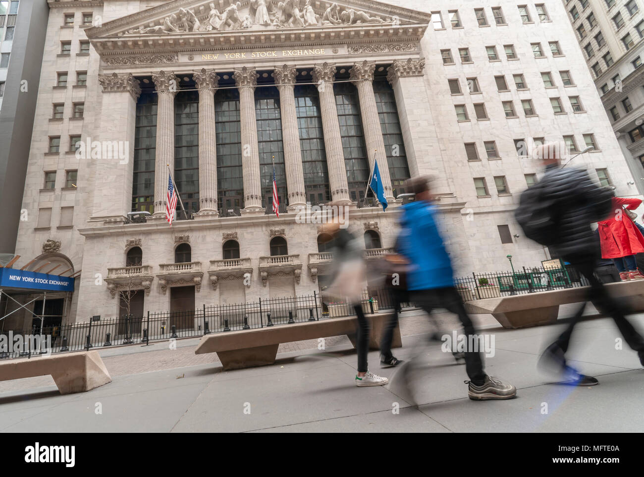 Il New York Stock Exchange di Lower Manhattan a New York il giorno fiscali, Martedì, 17 aprile 2018. (© Richard B. Levine) Foto Stock