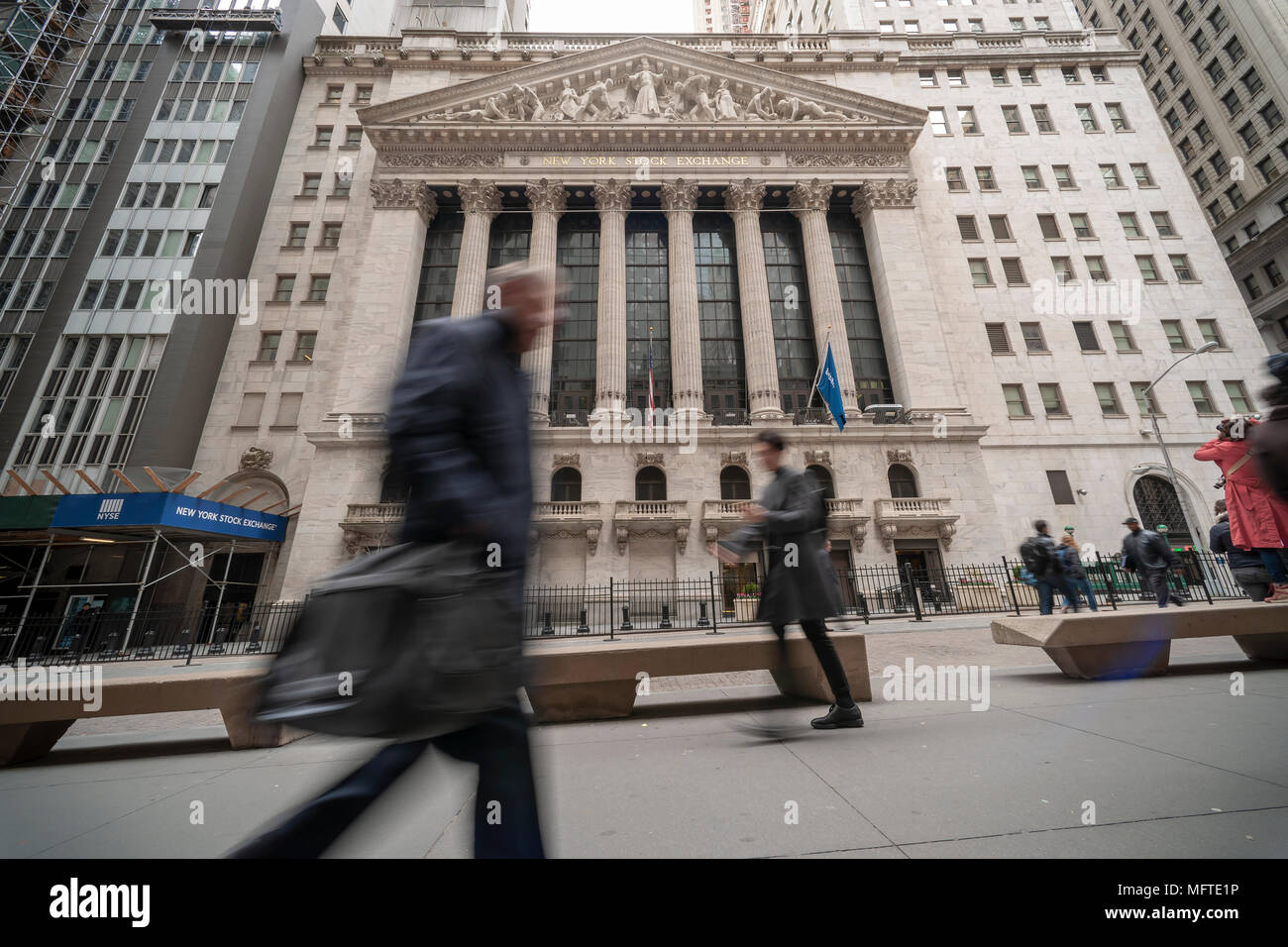 Il New York Stock Exchange di Lower Manhattan a New York il giorno fiscali, Martedì, 17 aprile 2018. (© Richard B. Levine) Foto Stock
