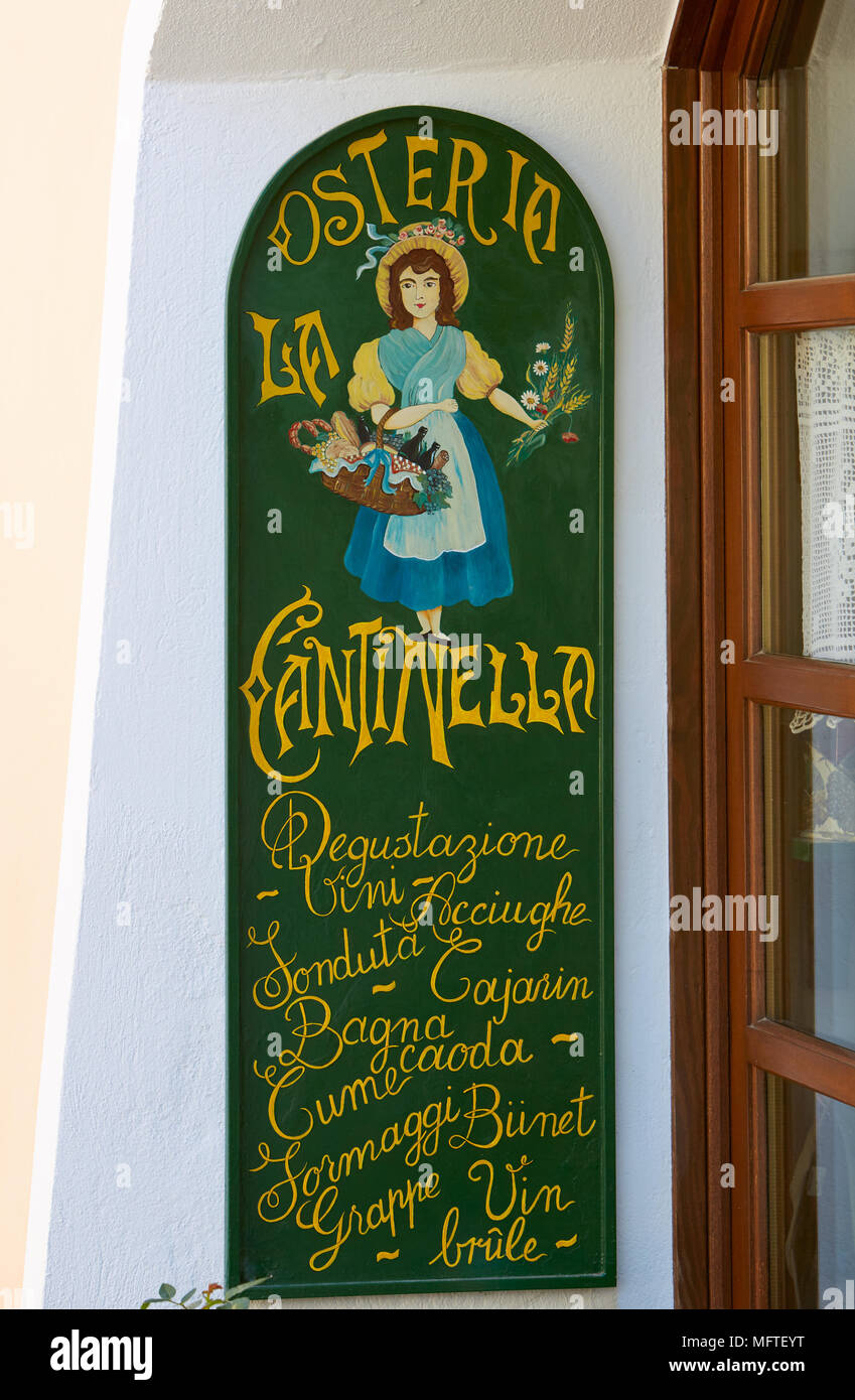 Taverna Cantinella, ristorante tipico italiano sign in verde e giallo con Donna con fiori e menu italiano Foto Stock