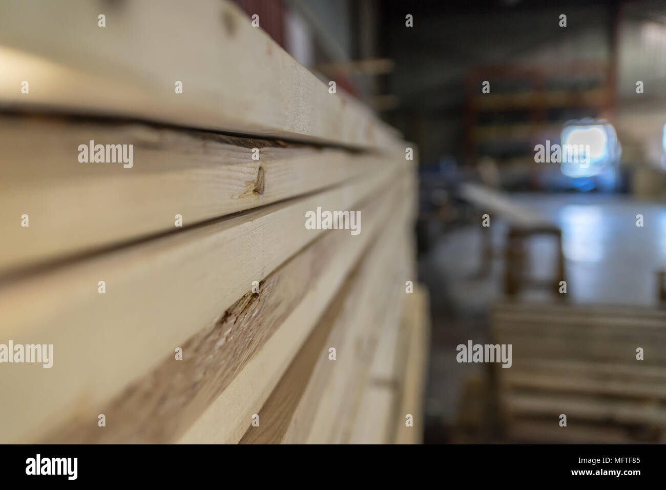 Tagliare il legno pronti per la vendita in Factoty Foto Stock