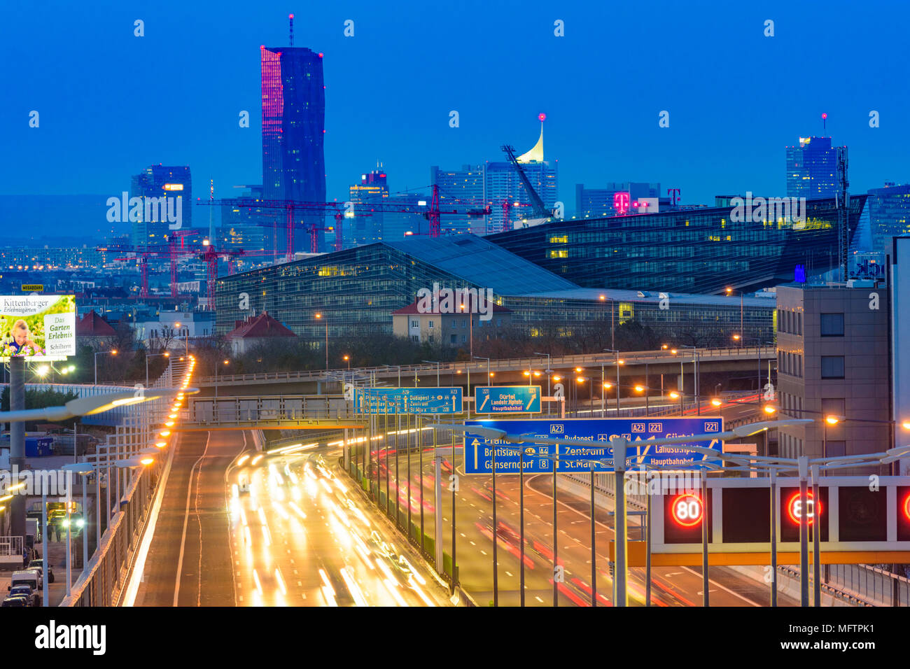 Wien, Vienna: autostrada A23 (Südosttangente), vista del T-Mobile-Center di T-Mobile Austria e T-Systems Austria nel distretto di Marx e su Foto Stock
