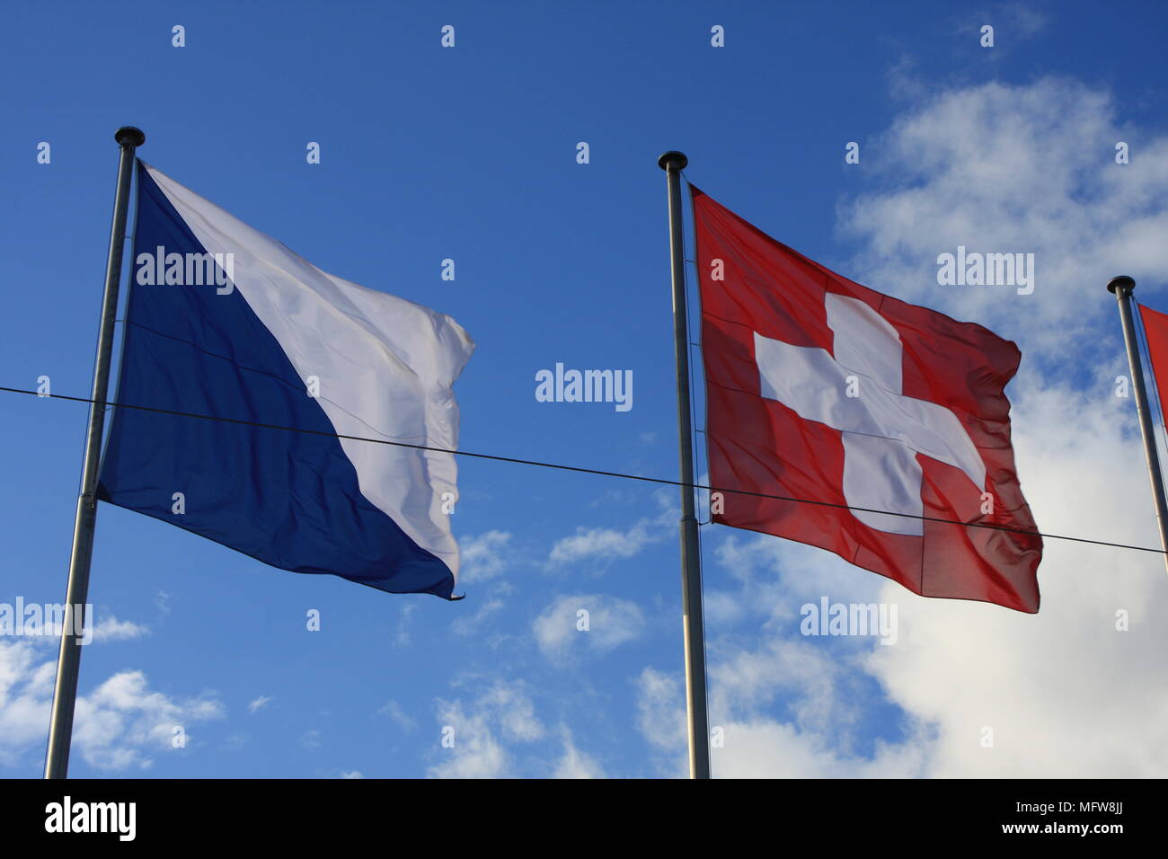 Bandiera svizzera e bandiera di Zurigo, Svizzera Foto Stock