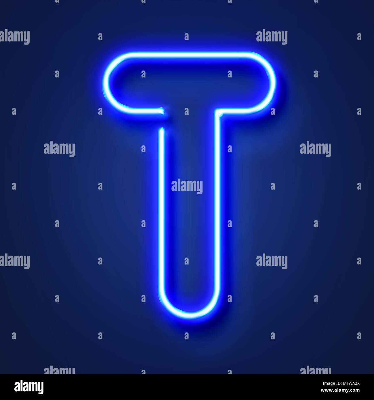 Lettera T realistico blu brillante lettera al neon contro uno sfondo blu Foto Stock