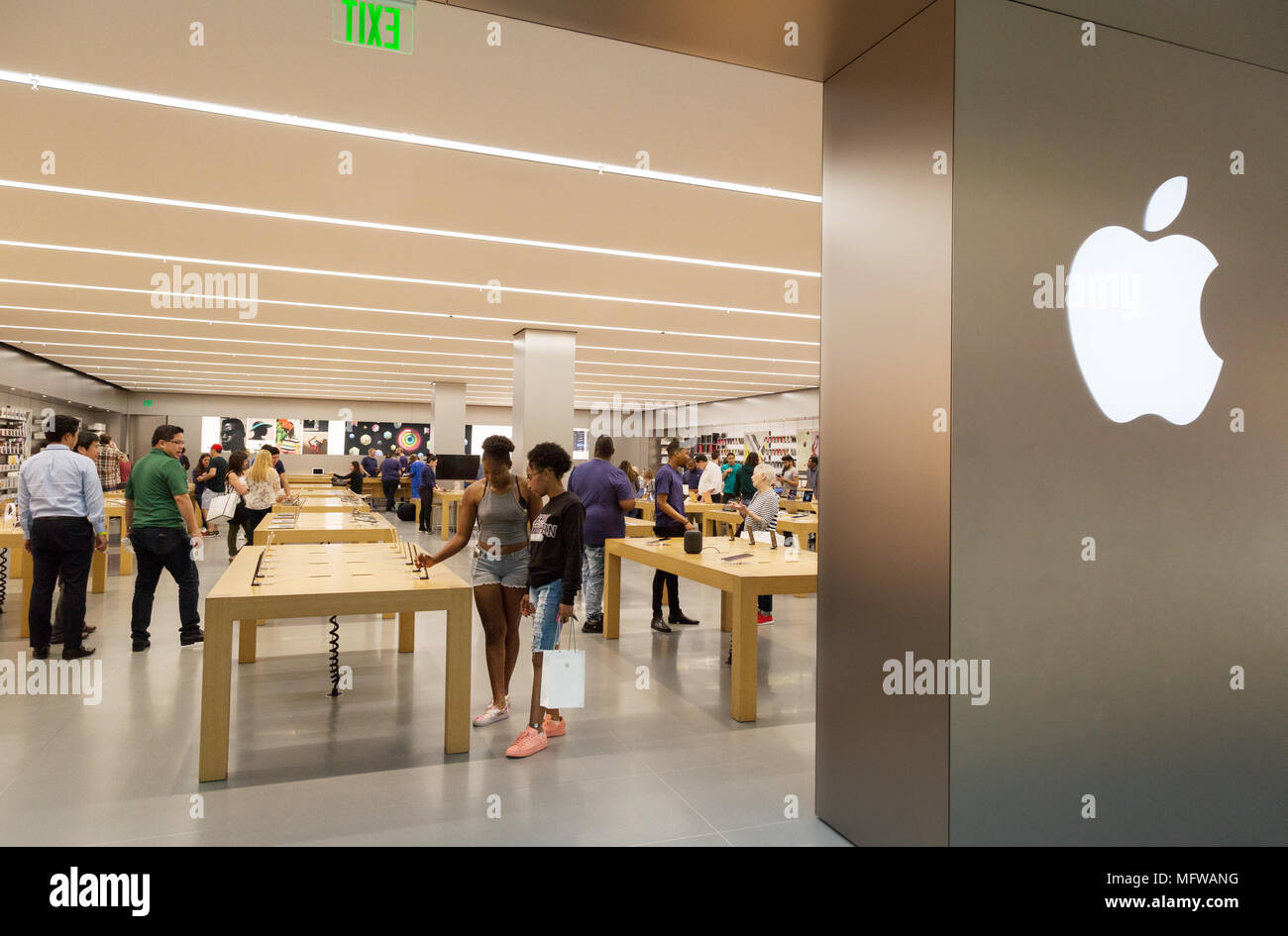 L'Apple Store, il Galleria Shopping Mall, Houston, Texas, Stati Uniti d'America Foto Stock