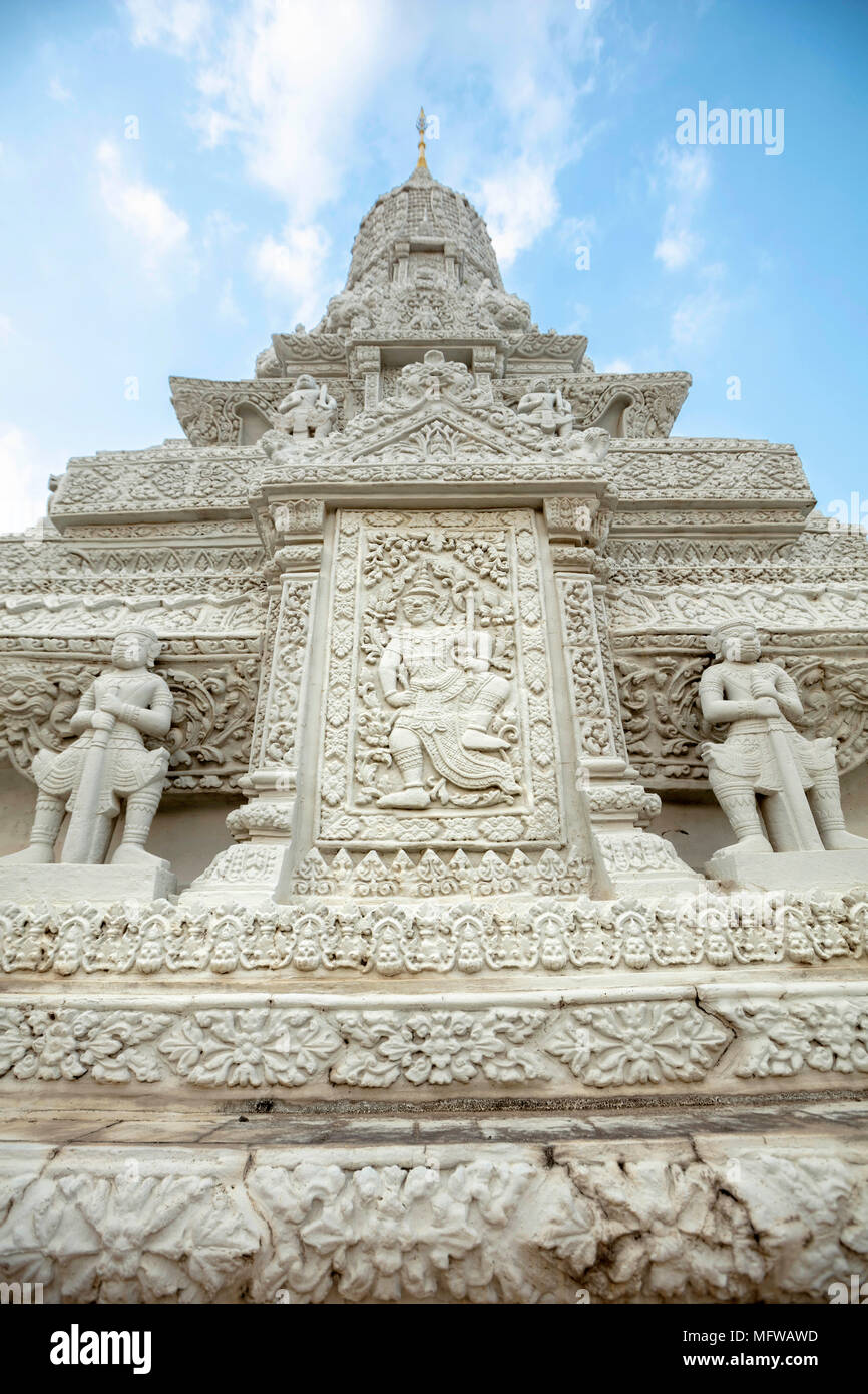 La Pagoda d'argento Stupa (Chedi) presso il Palazzo Reale di Phnom Penh Cambogia Foto Stock
