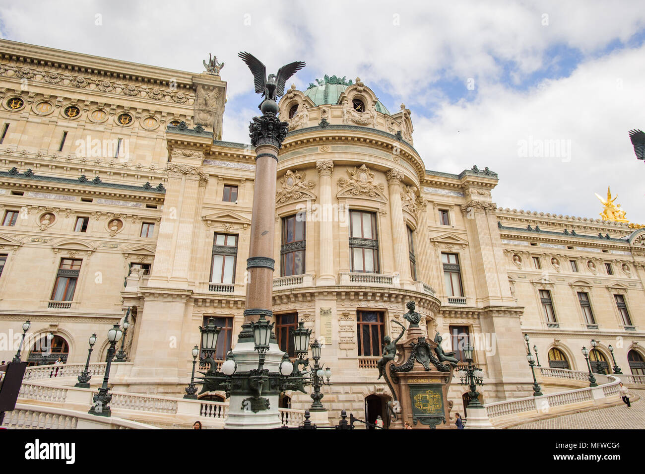 Opera Garnier, un teatro dell'opera di Parigi, Francia. Esso dispone di 1979 posti a sedere e fu costruito dall'architetto Charles Garnier Foto Stock