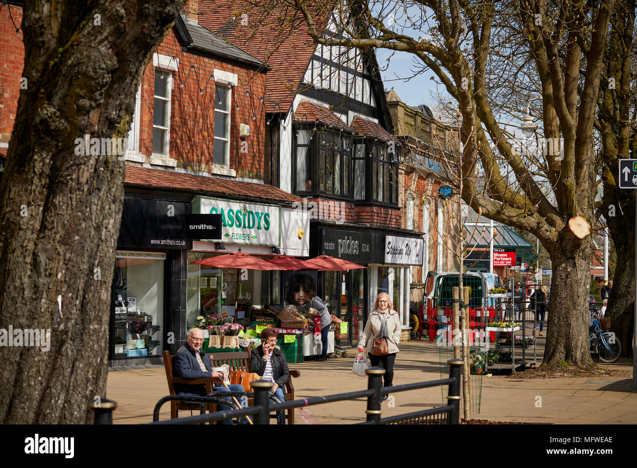 Formby, Borough di Sefton, Merseyside England. Negozi del villaggio su Chapel Lane Foto Stock