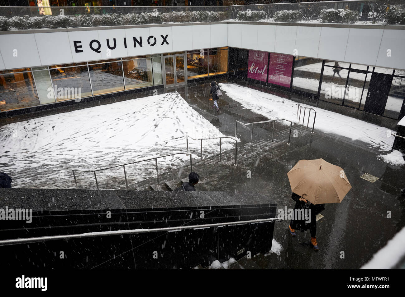 Manhattan a New York City , equinozio coperti da una neve caduta nei pressi di Times Square Foto Stock