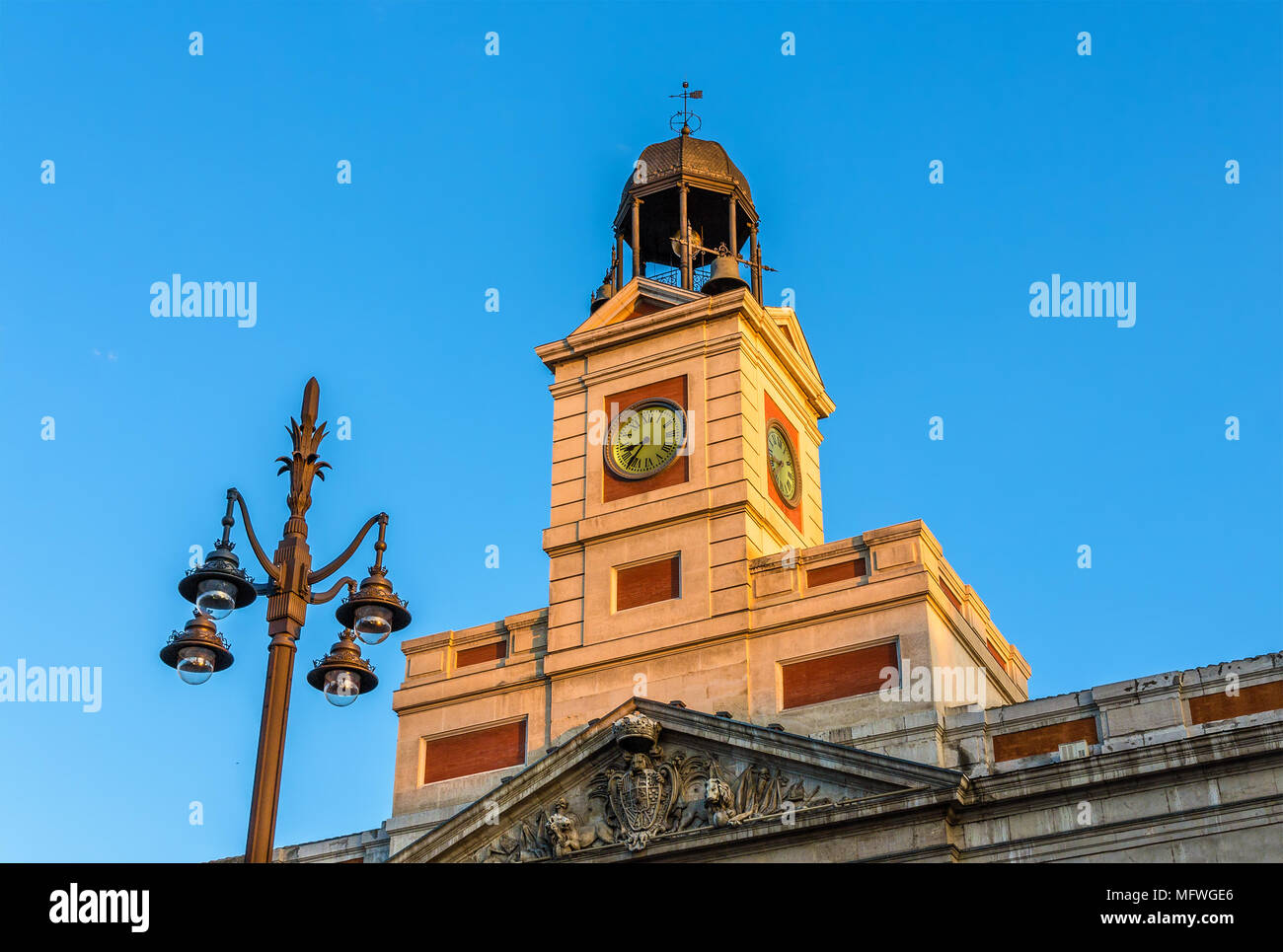L'orologio della Real Casa de Correos a Madrid Foto Stock