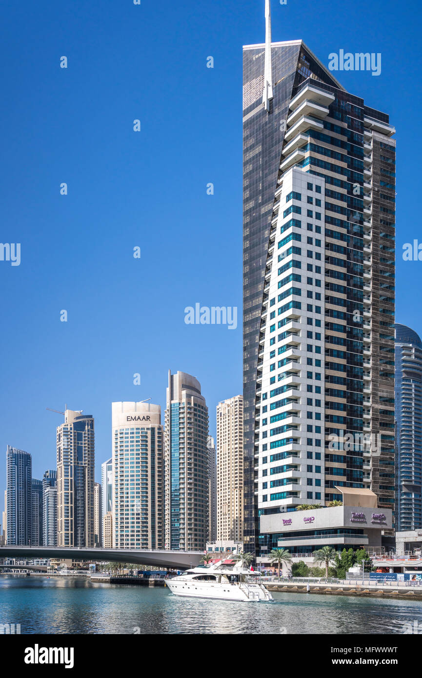 Barche ormeggiate nel porto turistico di Dubai, UAE, Medio Oriente. Foto Stock