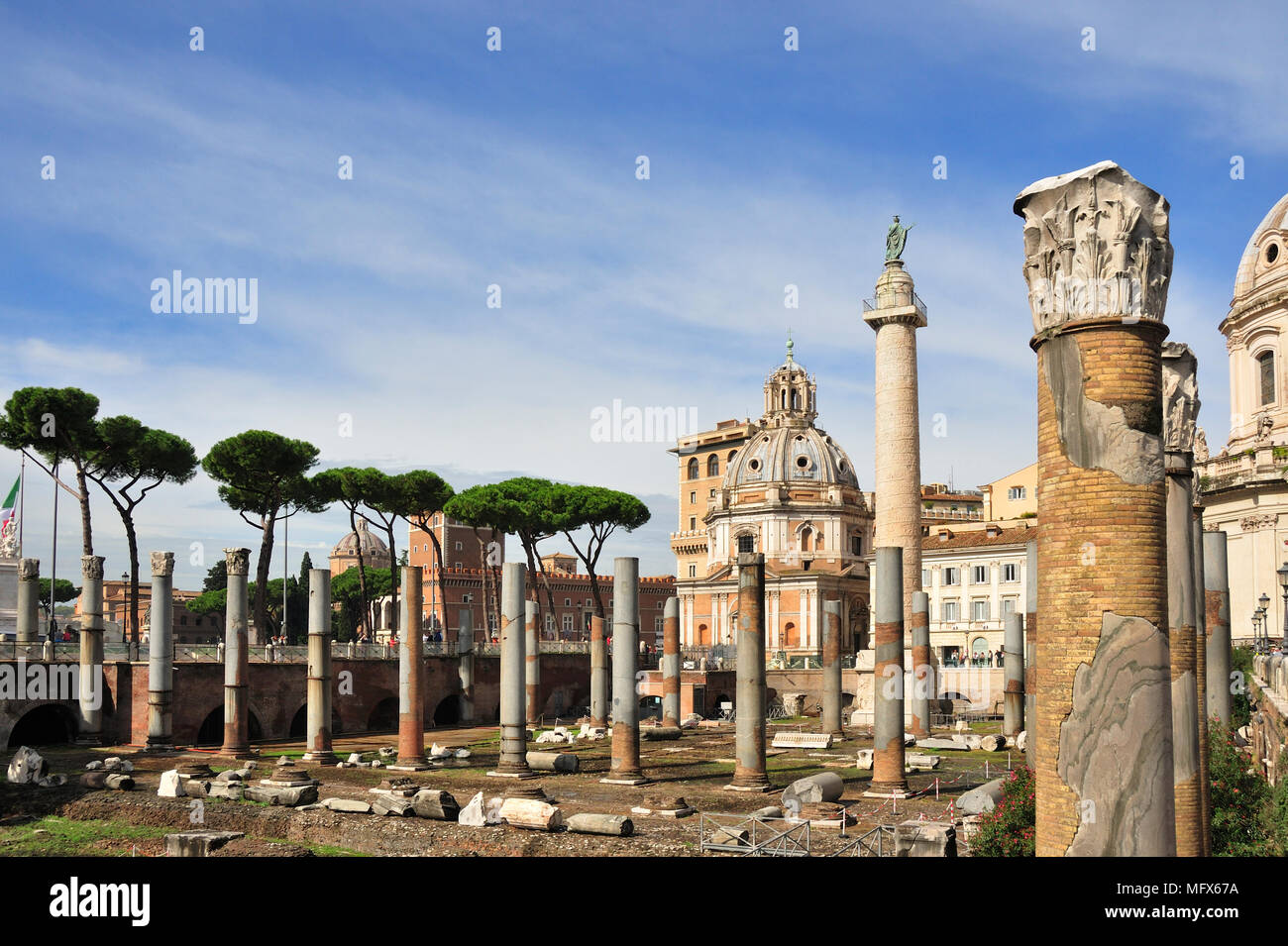 Colonna di Traiano e Forum, un sito Patrimonio Mondiale dell'Unesco. Roma, Italia Foto Stock