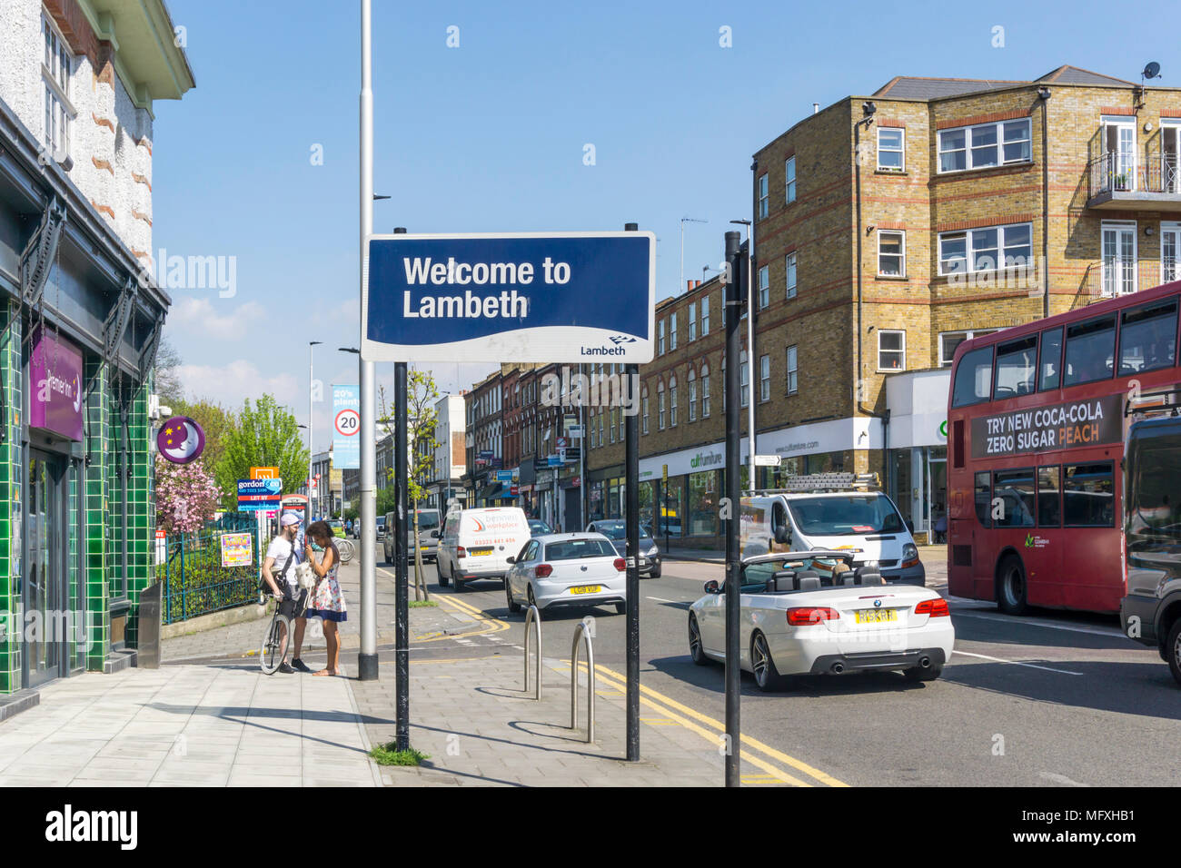 Un segno legge Benvenuti a Lambeth su Wandsworth Road nel sud di Londra. Foto Stock