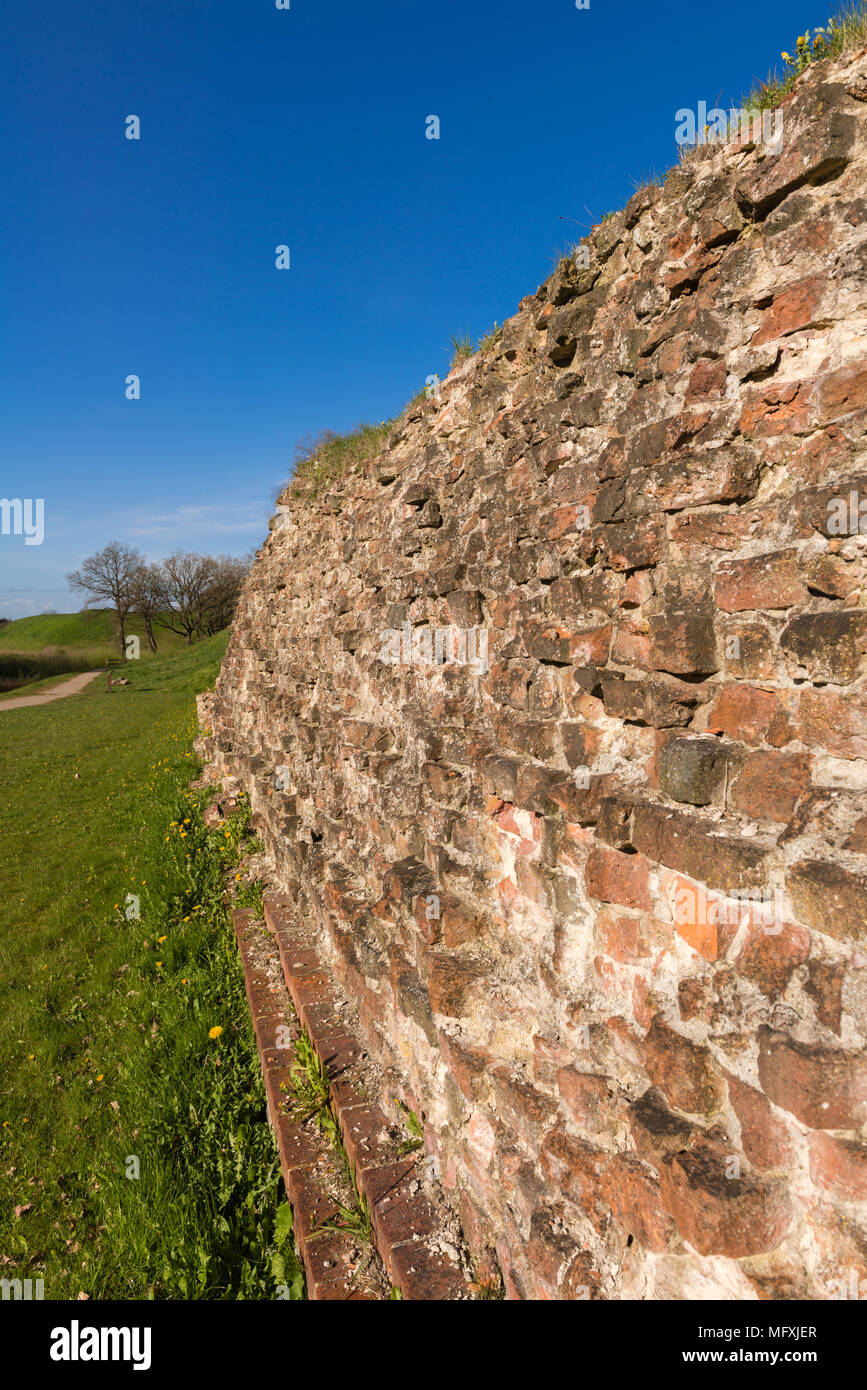 Valdemar´s Muro, costruito intorno all'anno 1060 da re Valdemaro il Grande di Danimarca, Dannewerk, patrimonio dell'umanità dell'UNESCO, Schleswig-Holstein, Germania Foto Stock