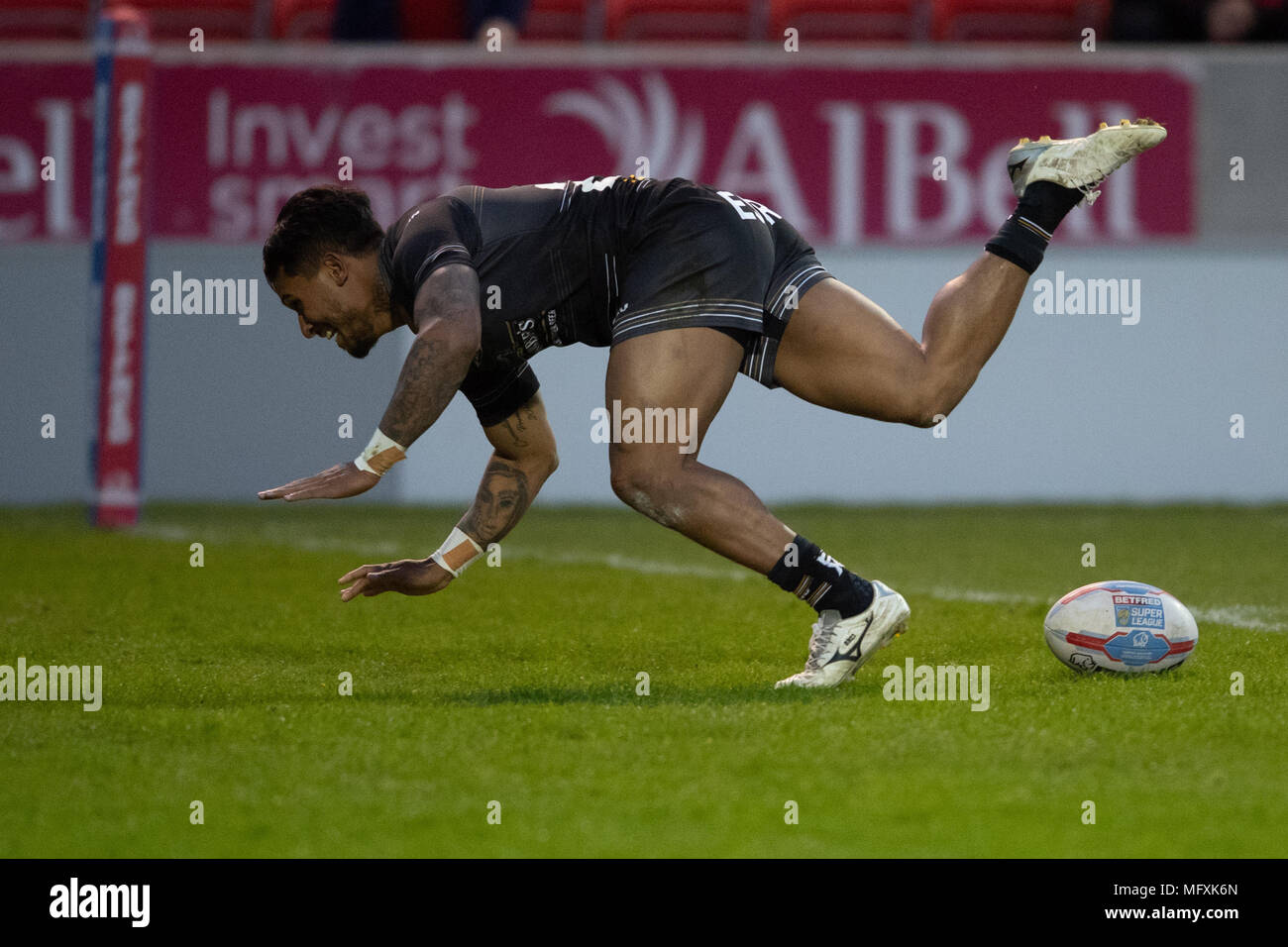 Manchester, Regno Unito. Sant Helens del Ben Barba punteggi a provare il 26 aprile 2018 , AJ Bell Stadium, Manchester, Inghilterra; Betfred Super League Rugby, Round 13, Salford Red Devils v St Helens ; credito: News immagini /Alamy Live News Foto Stock