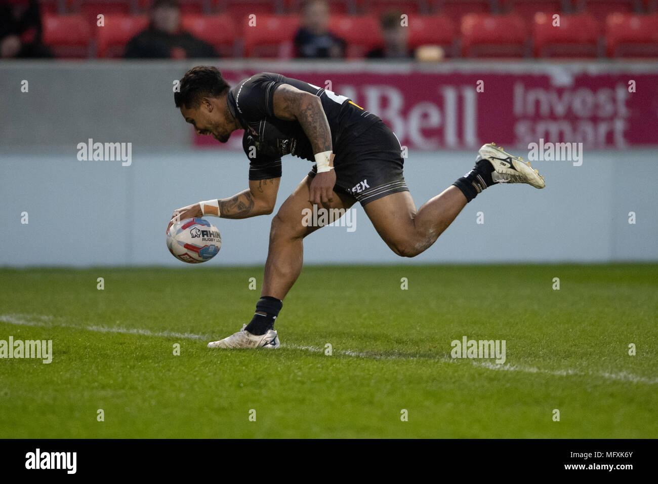 Manchester, Regno Unito. Sant Helens del Ben Barba punteggi a provare il 26 aprile 2018 , AJ Bell Stadium, Manchester, Inghilterra; Betfred Super League Rugby, Round 13, Salford Red Devils v St Helens ; credito: News immagini /Alamy Live News Foto Stock