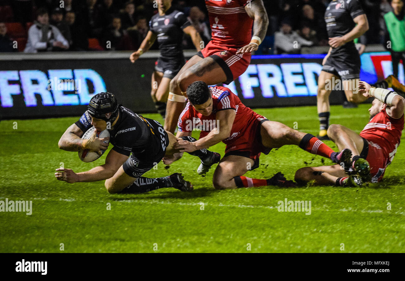 Manchester, Regno Unito. Il 26 aprile 2018 , AJ Bell Stadium, Manchester, Inghilterra; Betfred Super League Rugby, Round 13, Salford Red Devils v St Helens ; Theo Fages di St Helens passa per una prova a credito: News immagini /Alamy Live News Foto Stock