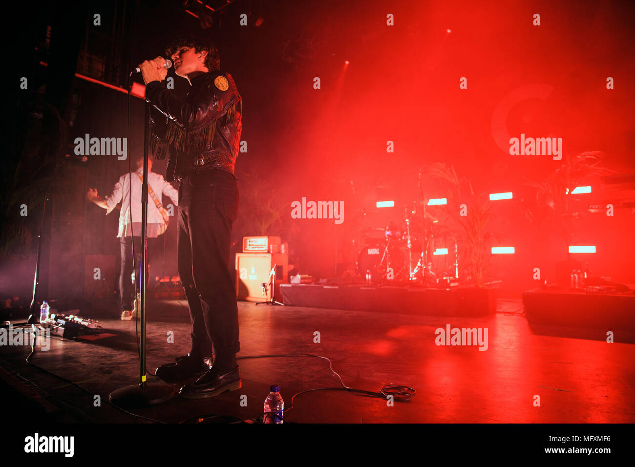 Kentish Town, Londra, UK, 26 aprile 2018, coste sul loro tour del Regno Unito, Chris Caines di UK rock band coste a l'O2 Forum Kentish Town, Credito: Richard Soans/Alamy Live News Foto Stock