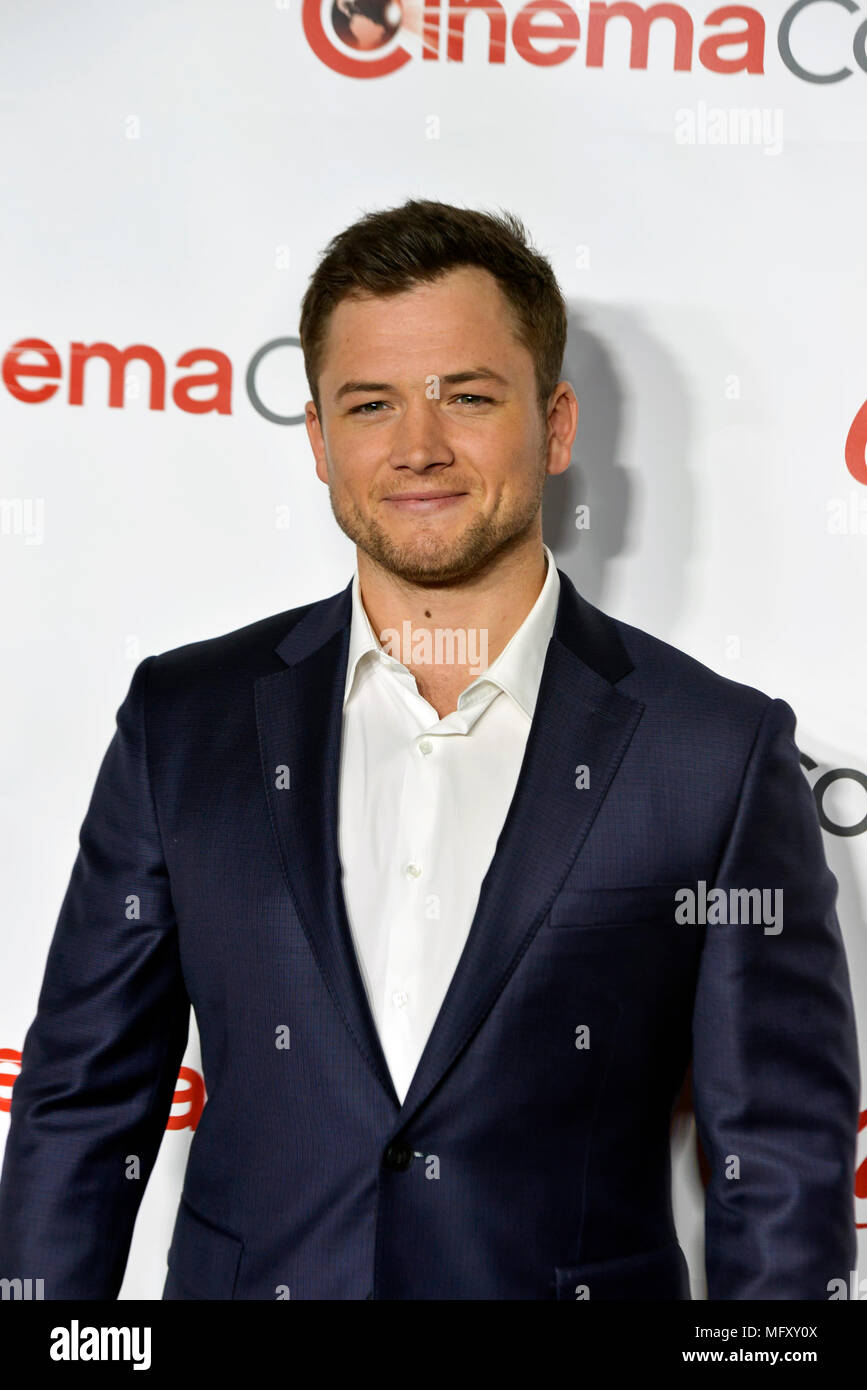 Las Vegas, Nevada, 26 aprile 2018. Targon Egerton si è aggiudicato "stella di azione dell'anno" Al CinemaCon del grande schermo Achievement Awards tenutosi al Caesars Palace a Las Vegas, Nevada. Ken Howard /Alamy Live News Foto Stock