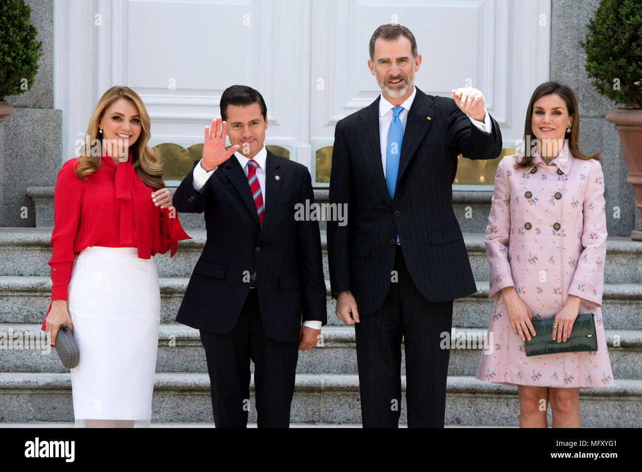 Madrid, Spanien. Xxv Aprile, 2018. Il re Felipe VI. Dalla Spagna e la Regina Letizia di Spagna ha ricevuto il Presidente Enrique Peña Nieto con la moglie Angelica Rivera de Pena presso il Palacio de la Zarzuela. Madrid, 25.04.2018 | Utilizzo di credito in tutto il mondo: dpa/Alamy Live News Foto Stock