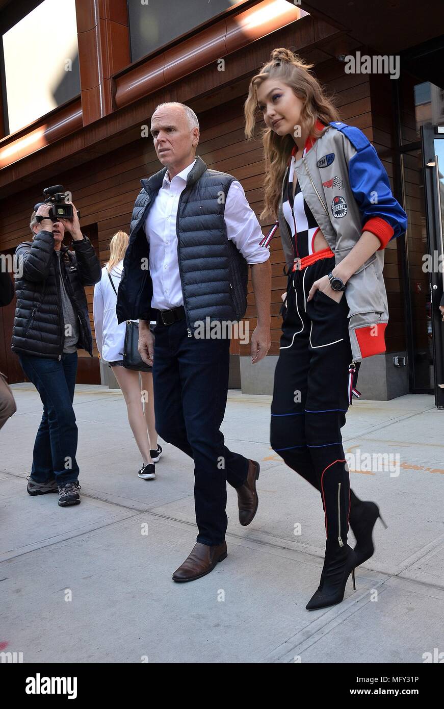 Gigi Hadid fuori e circa per celebrità Candids - gio, , New York, NY Aprile 26, 2018. Foto di: Kristin Callahan/Everett Collection Foto Stock