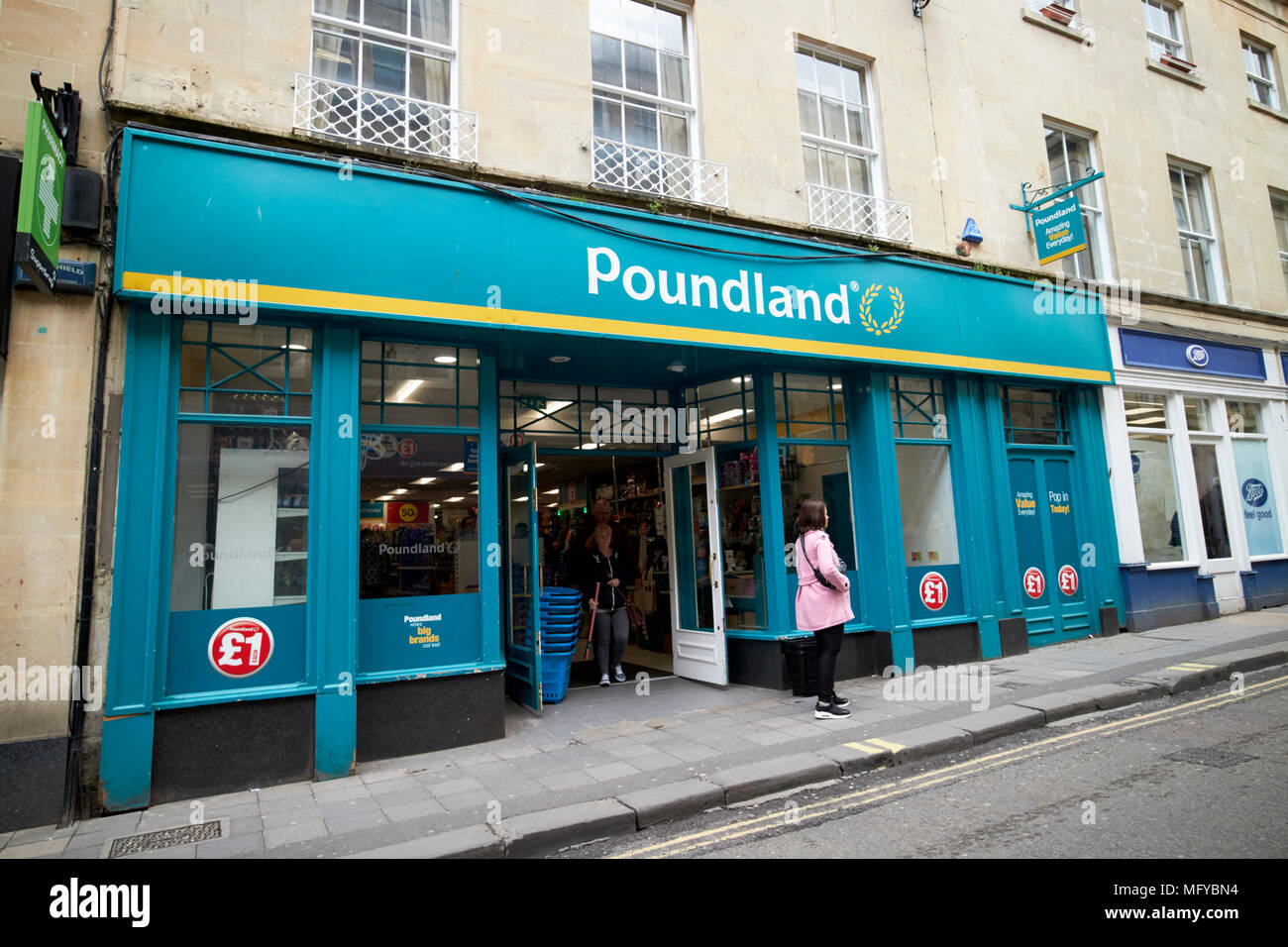 Poundland retail store nel centro di Bath England Regno Unito Foto Stock