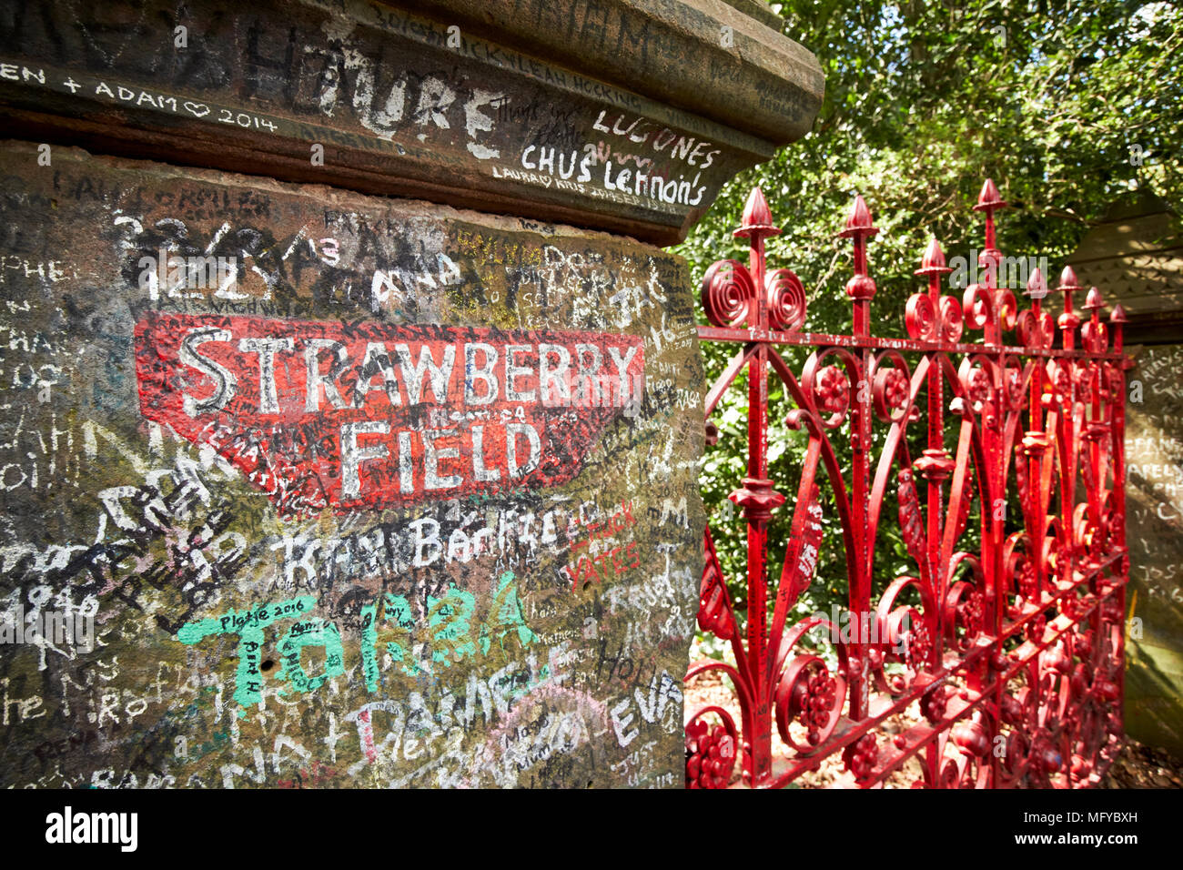 I cancelli del campo di fragole resa famosa da una canzone dei Beatles Strawberry Fields Forever Scritto da john lennon che vivevano nelle vicinanze liverpool merseyside e Foto Stock