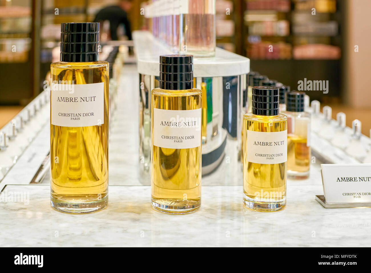 Dior perfume bottles immagini e fotografie stock ad alta risoluzione - Alamy