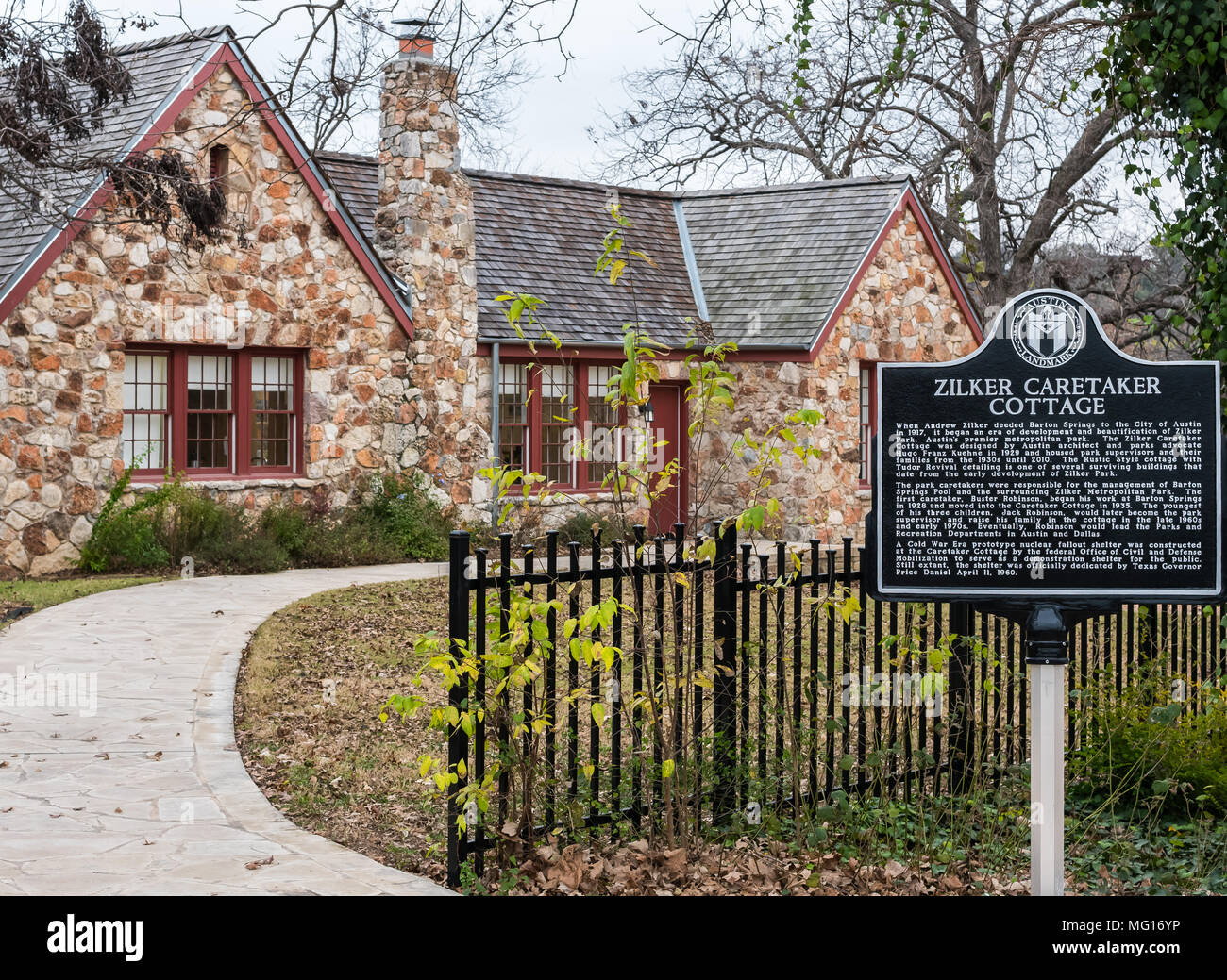 AUSTIN, Texas - 30 dicembre 2017: costruito negli anni trenta, il Custode Zilker cottage alloggiati molti custodi e le loro famiglie. Il cottage è ora un m Foto Stock