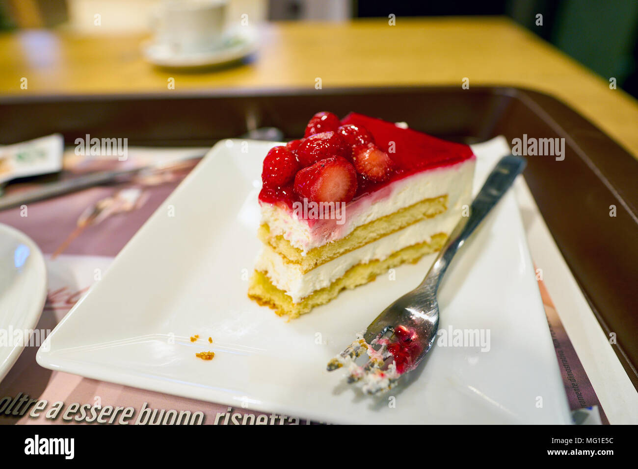 Milano, Italia - circa novembre, 2017: Immagine ravvicinata del Monterosa Cheesecake a McCafe coffeehouse di Milano. Foto Stock
