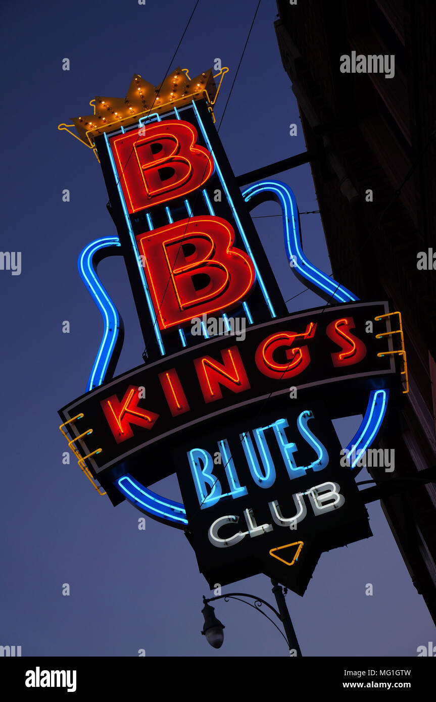 Il Neon della vita notturna in Beale St, Memphis Foto Stock
