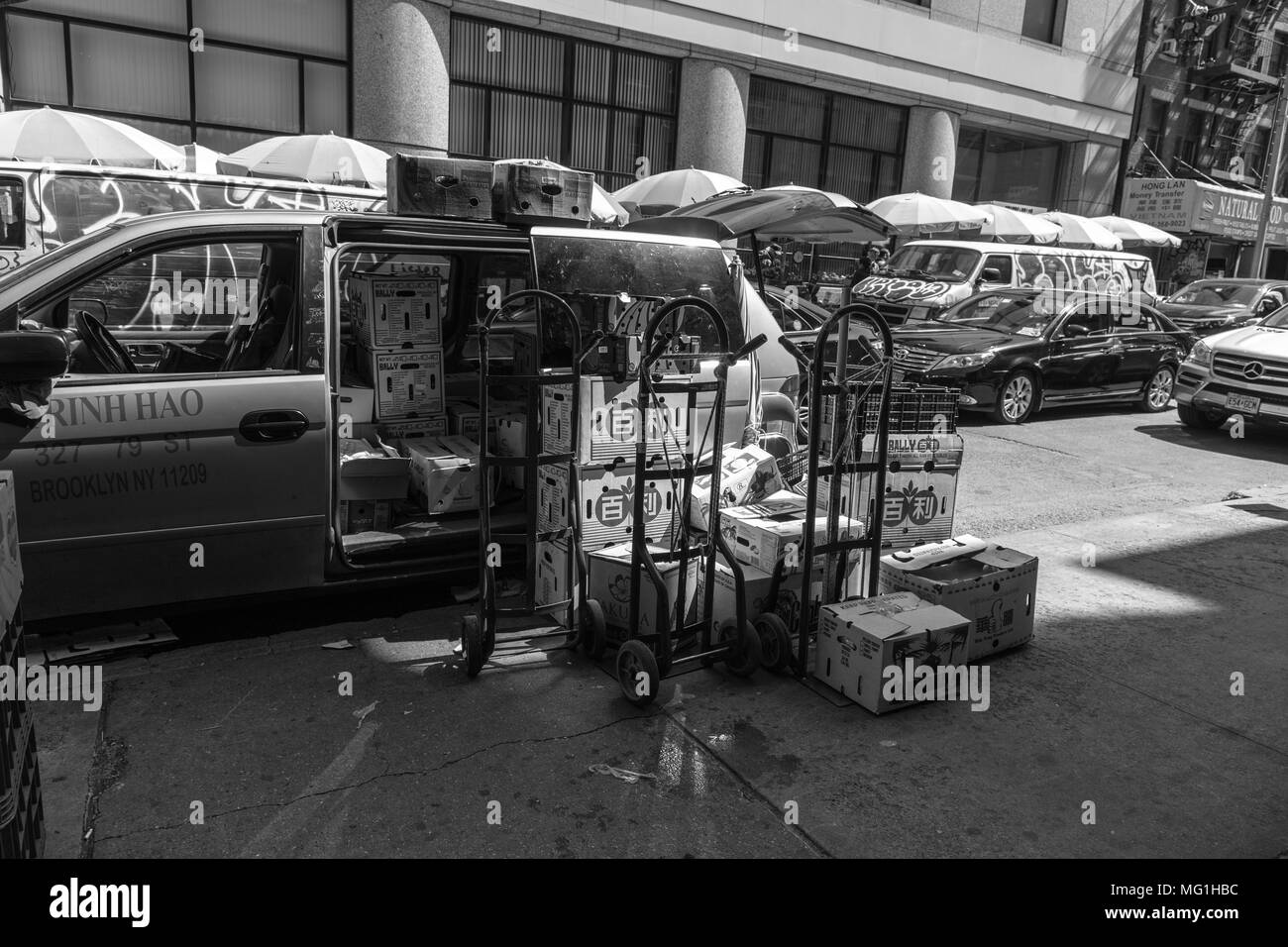 NYC Street produrre gabbie Foto Stock