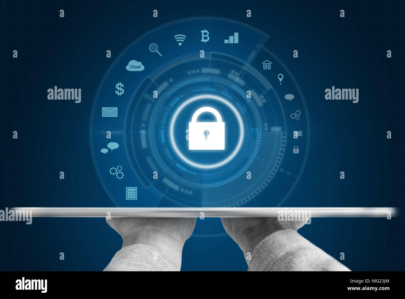 Cyber sistema sicurezza internet. Mano azienda digitale compressa e serratura di sicurezza con icona applicazioni Foto Stock