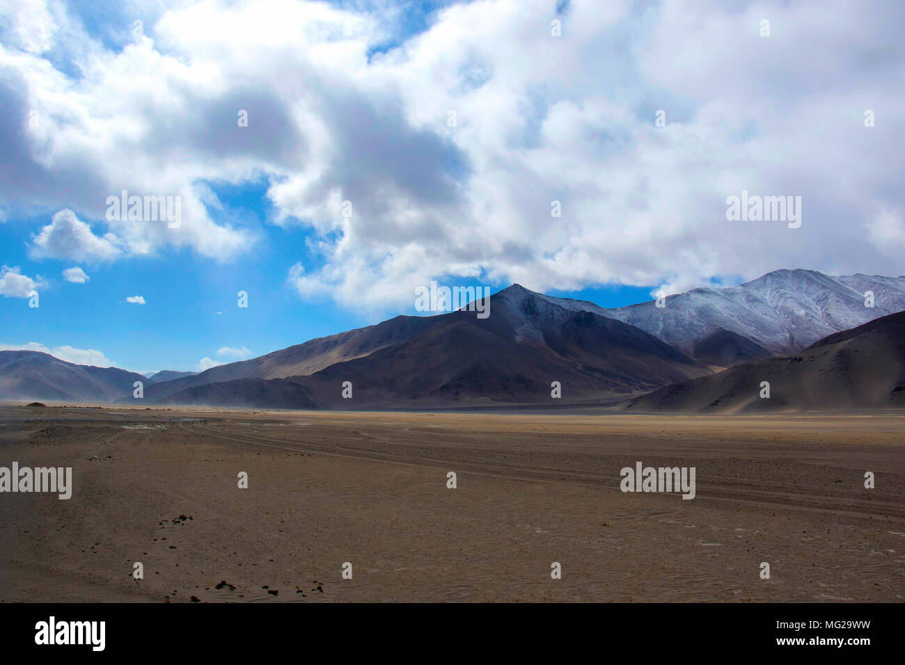 Valle vicino a villaggio Hanle, Ladakh, Jammu Kashmir Foto Stock