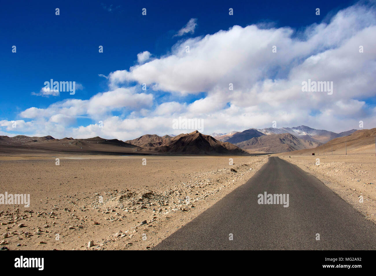 Strada di Hanle village, Ladakh, Jammu e Kashmir Foto Stock