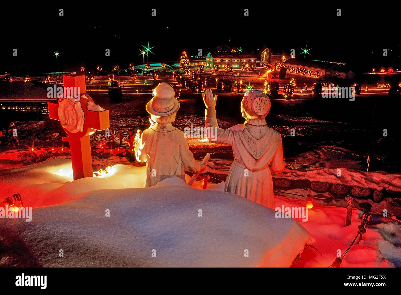 Figurine con temi religiosi all'annuale Luci di Natale e visualizzare presso il Santuario di Nostra Lady-La Salette a Enfield, NH, Stati Uniti d'America. Foto Stock