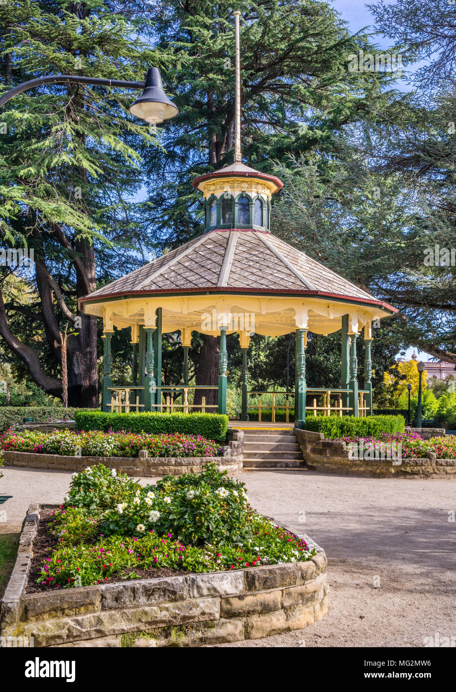 La storica Band Stand Rotunda al Parco Machattie Bathurst, una graziosa del XIX secolo Victorian country park, altopiani centrali, Nuovo Galles del Sud, Austral Foto Stock