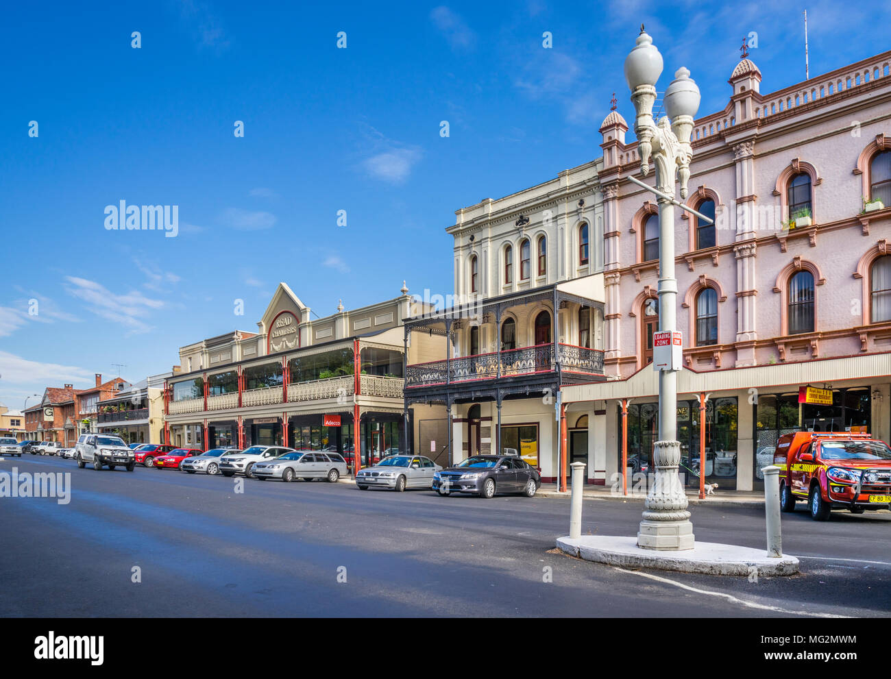 Facciate vittoriane in George Street, Bathurst, altopiani centrali, Nuovo Galles del Sud, Australia Foto Stock