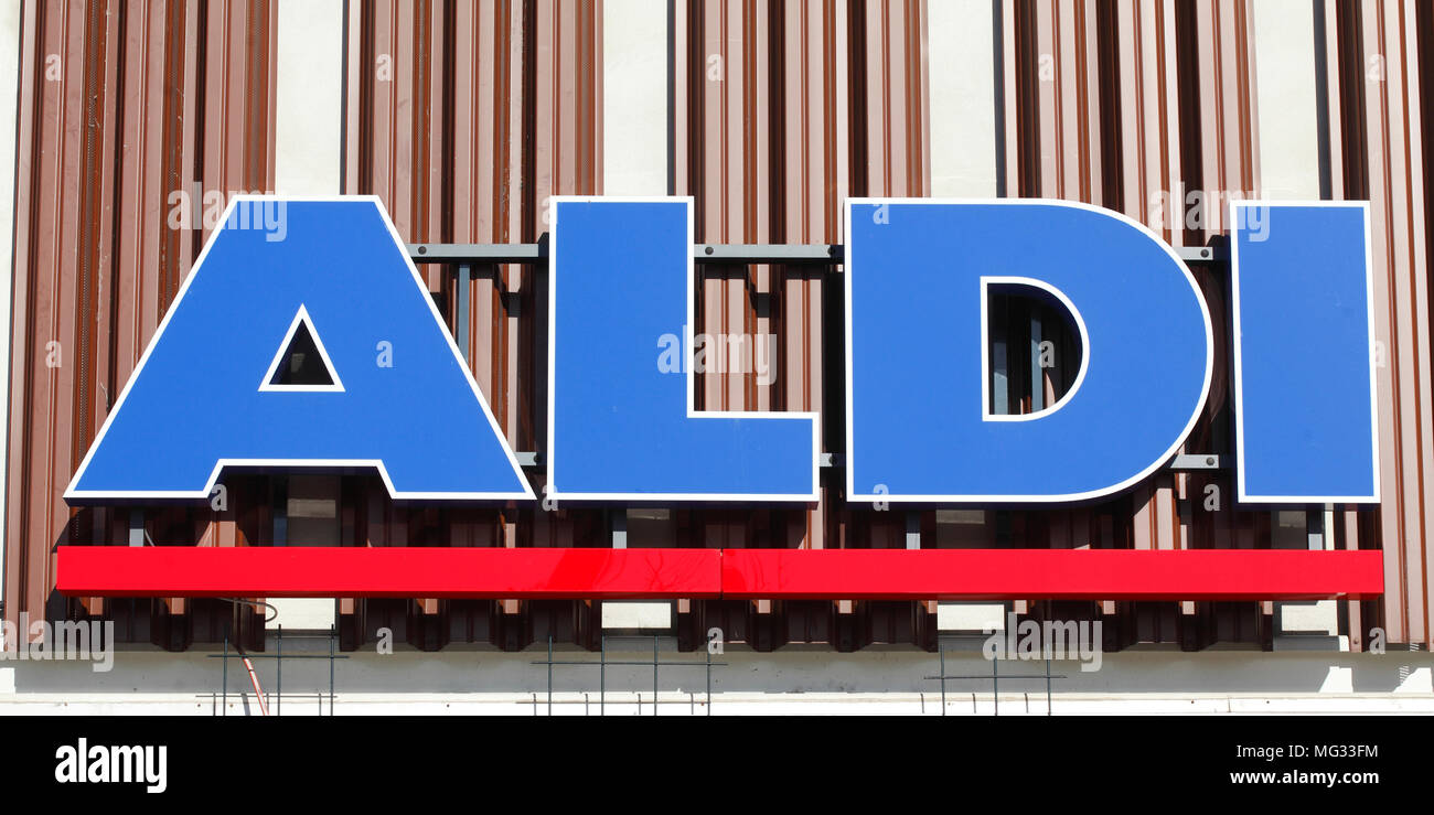 Logo di Aldi, scritte del cibo al discount Aldi Nord, Germania, Europa mi Aldi-Logo, Schriftzug des Lebensmittel Discount Aldi Nord, Deutschla Foto Stock