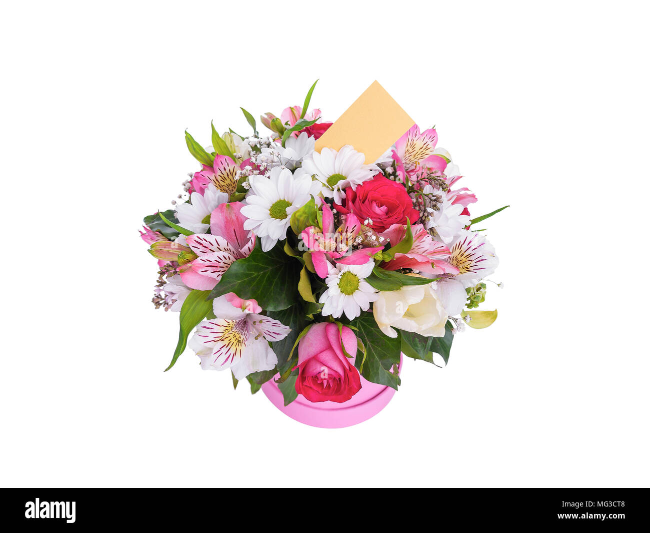 Bouquet di fiori con un biglietto di auguri. Foto Stock