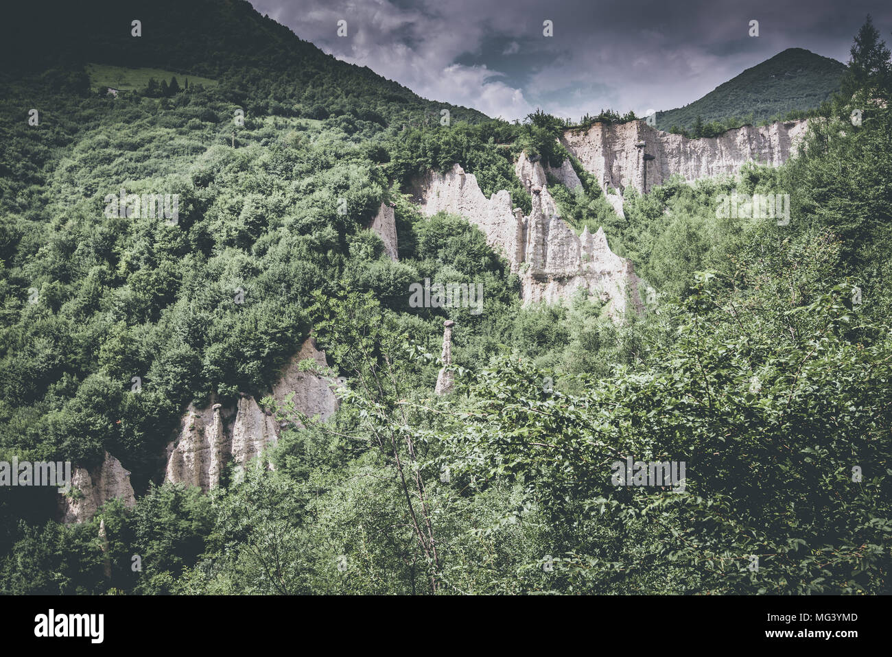 Piramidi di suolo - Zona Brascia Italia - dissaturato immagine di stile Foto Stock