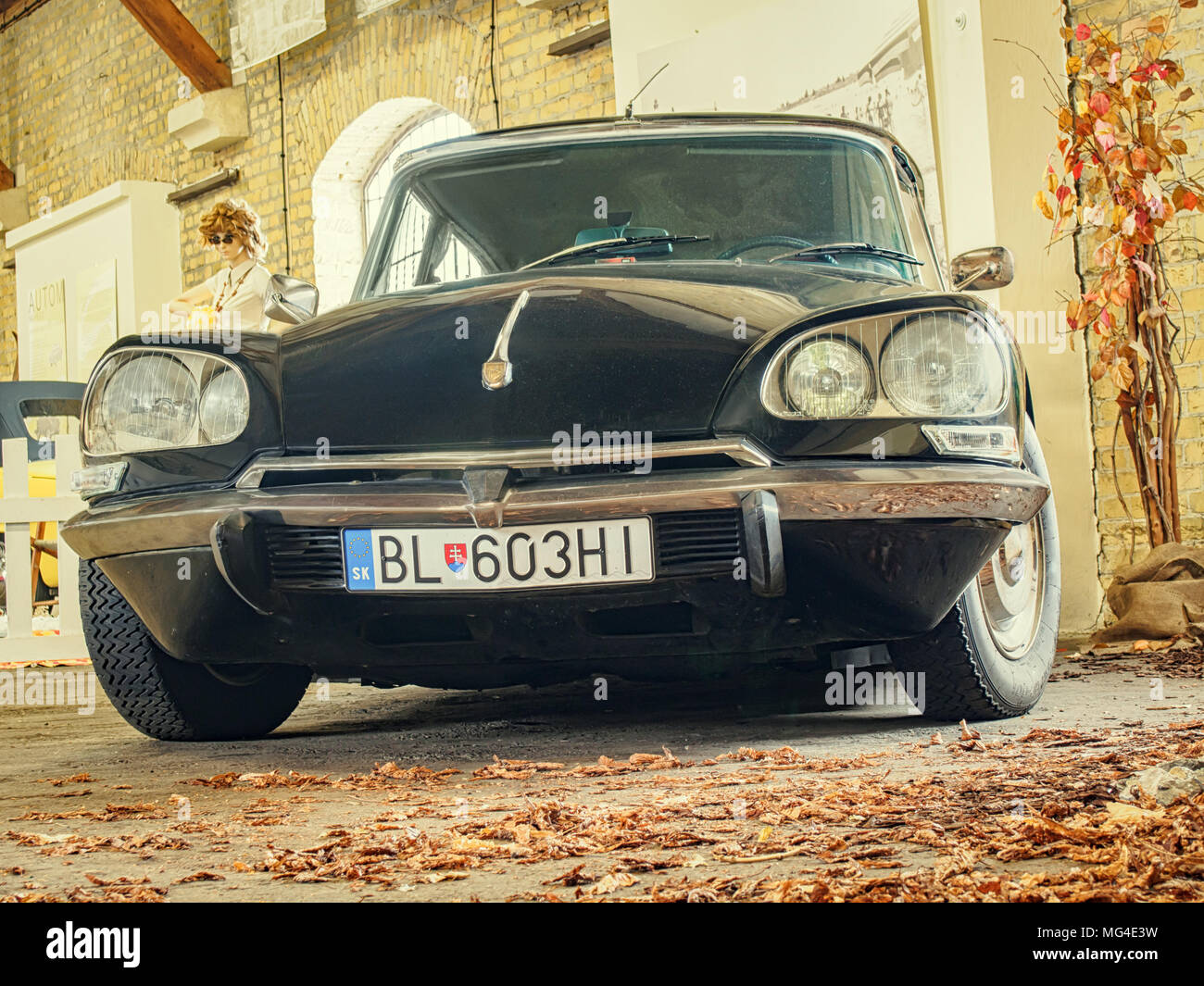 BRATISLAVA, SLOVACCHIA-3 APRILE 2018: Nero 1971 Citroen ID 20 nel Museo dei Trasporti di Bratislava Foto Stock