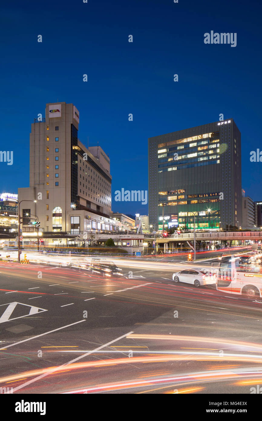 Stazione di Sannomiya al crepuscolo, Kobe, Kansai, Giappone Foto Stock