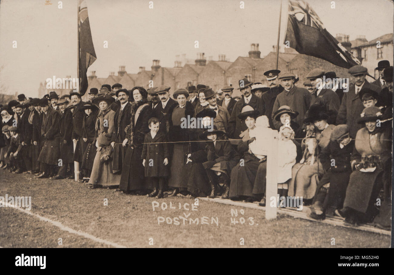 Vera Cartolina fotografica della polizia v portalettere evento sportivo. Eventualmente a Margate, Kent Foto Stock