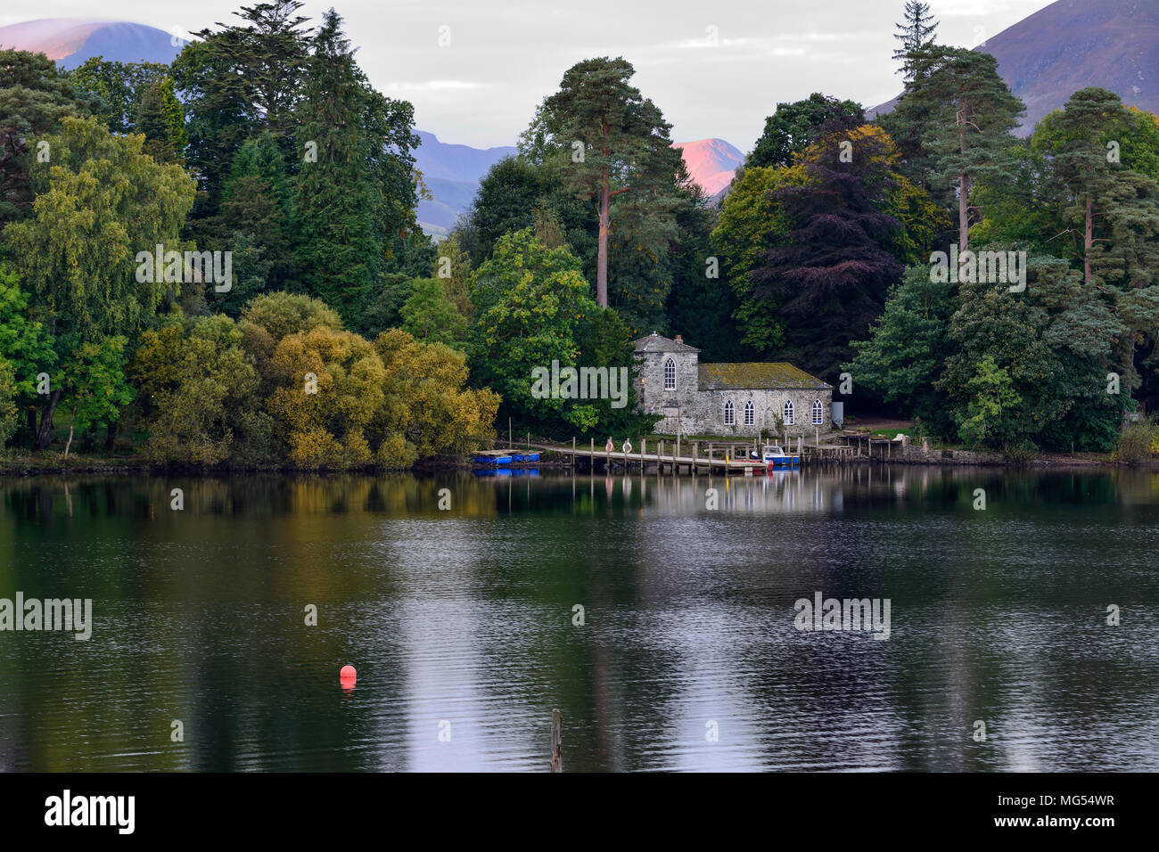 Isola di Derwent House sulla Derwent isola vicino a Keswick sulla Derwent Water nel Parco nazionale del Lake District in Cumbria, Inghilterra Foto Stock