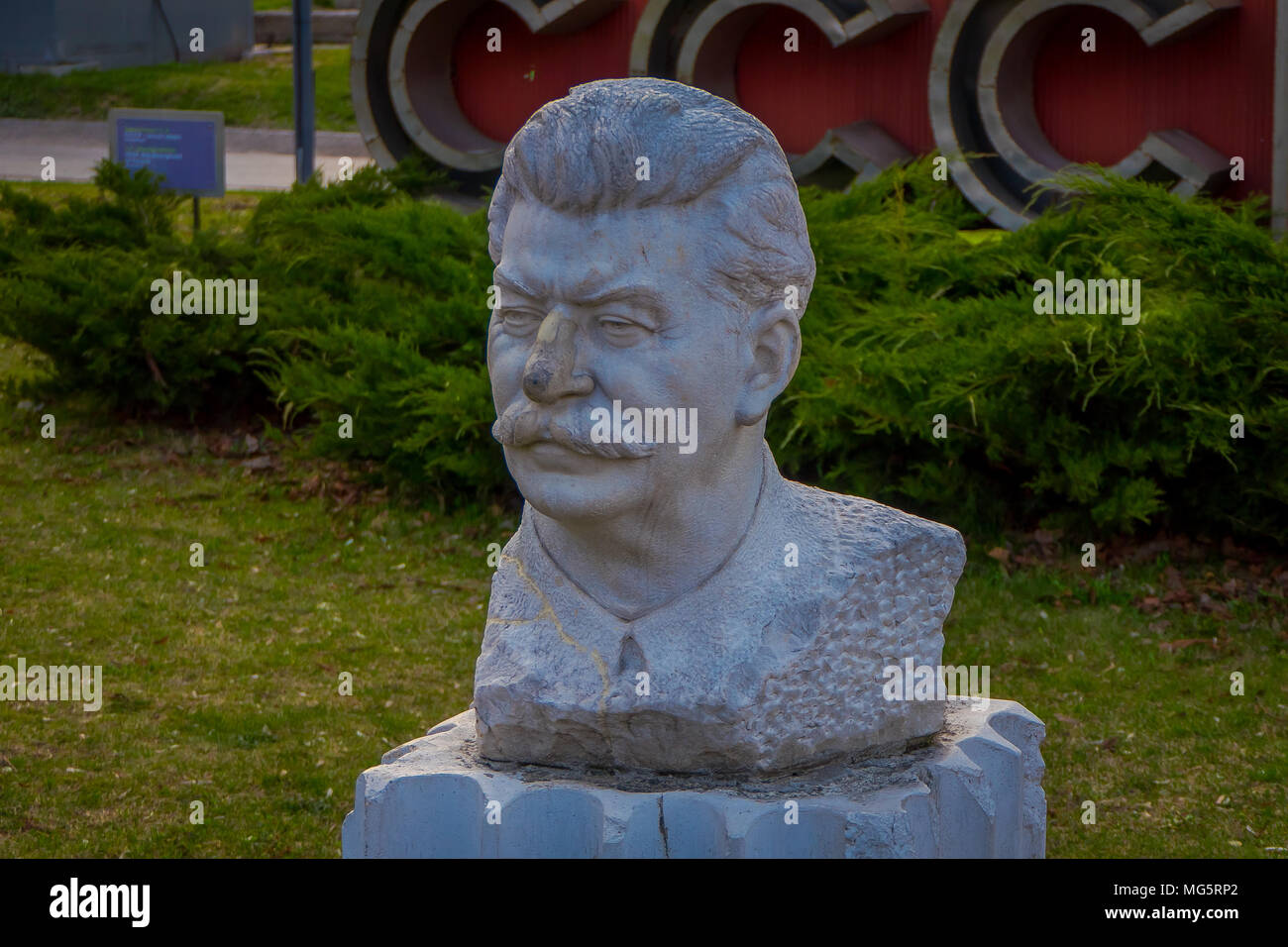Mosca, Russia- aprile, 24, 2018: busto marmoreo di Giuseppe Vissarionovich Stalin, in monumento caduti Park, Mosca Foto Stock