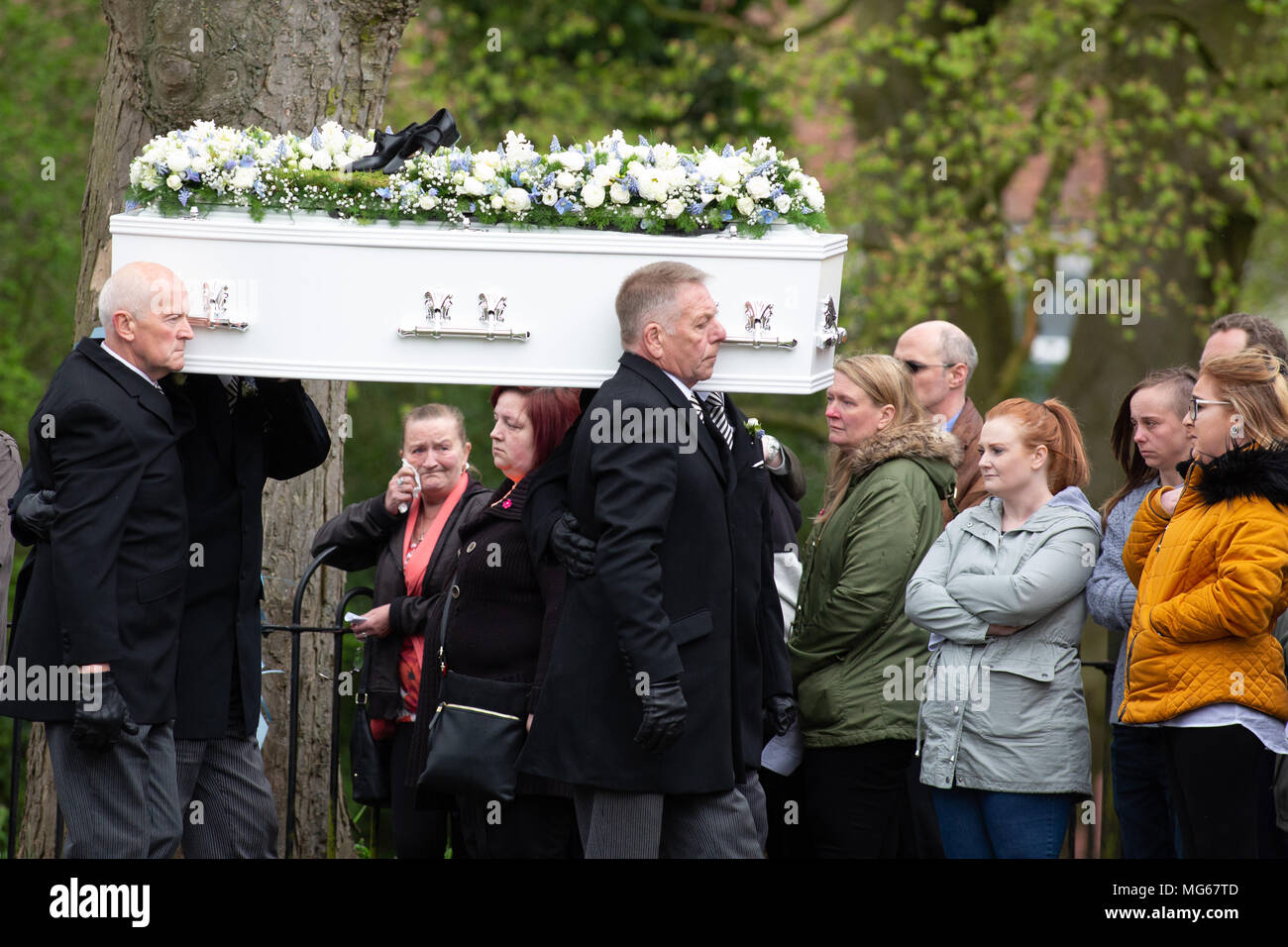 Il Funerale di otto anni Mylee Billingham tenutosi presso il St James Chiesa Parrocchiale, Brownhills, Walsall, Regno Unito. Foto Stock